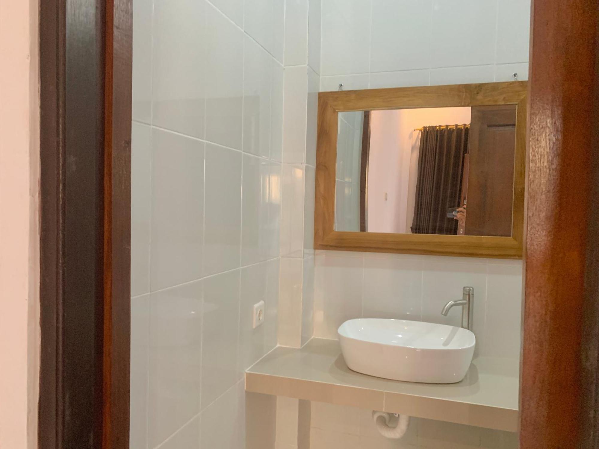 The Lima Home Stay In Canggu Eksteriør bilde