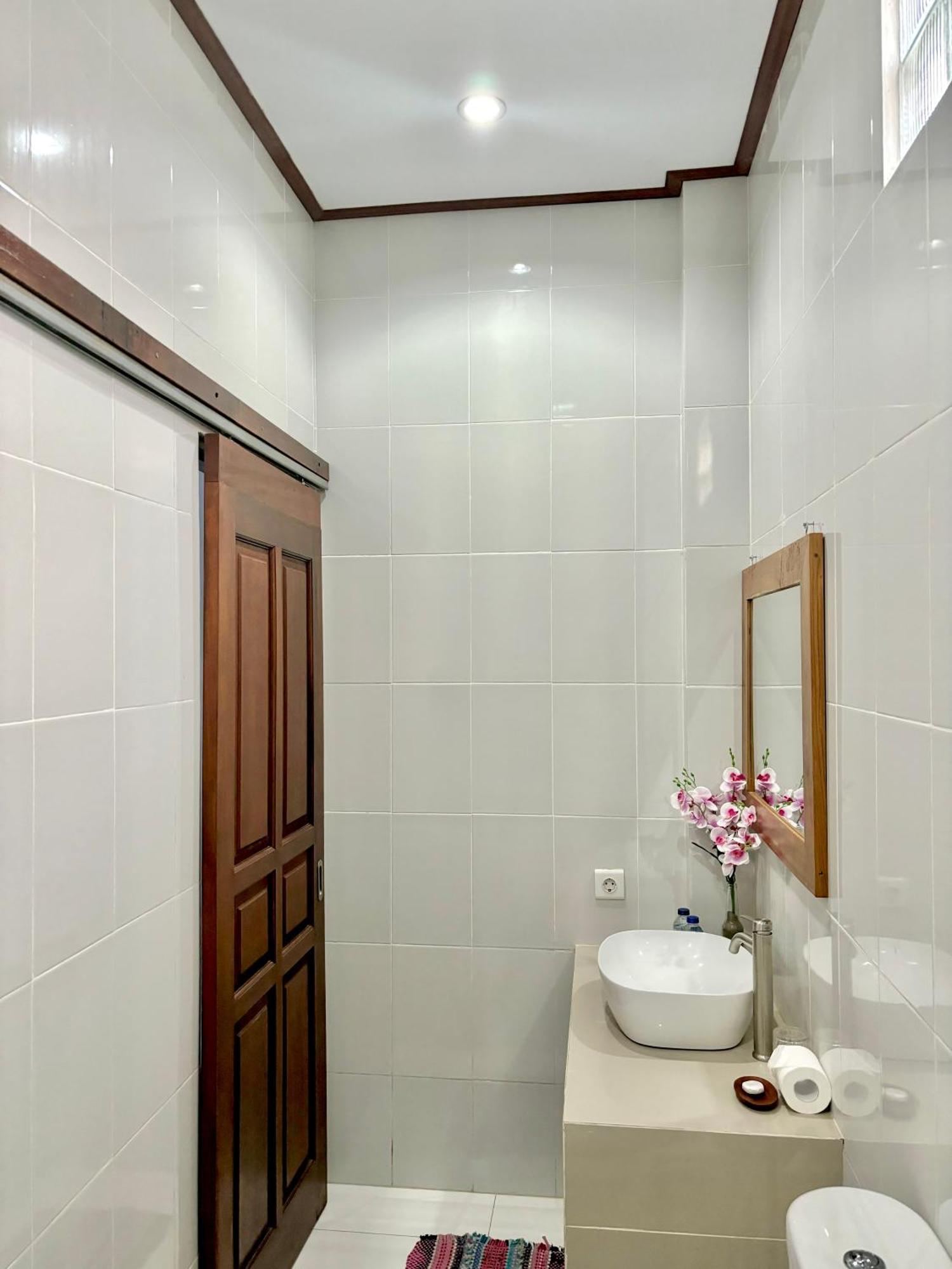 The Lima Home Stay In Canggu Eksteriør bilde
