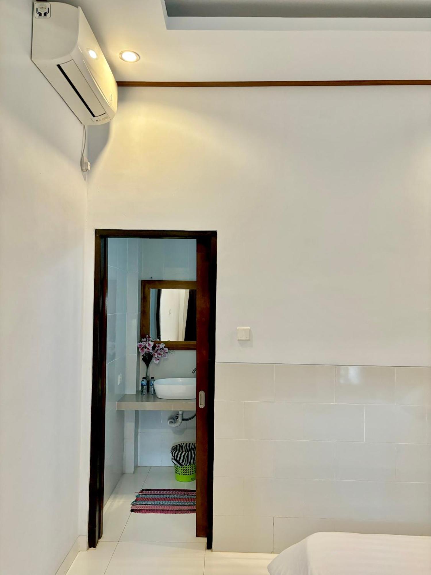 The Lima Home Stay In Canggu Eksteriør bilde